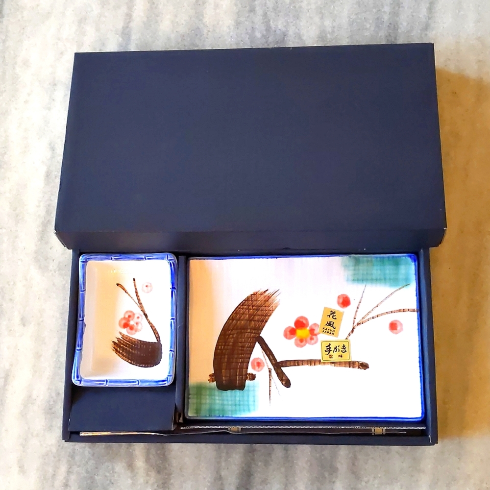 New with original box. Kafuh Japan Dinnerware 3pcs set with hand painted design.